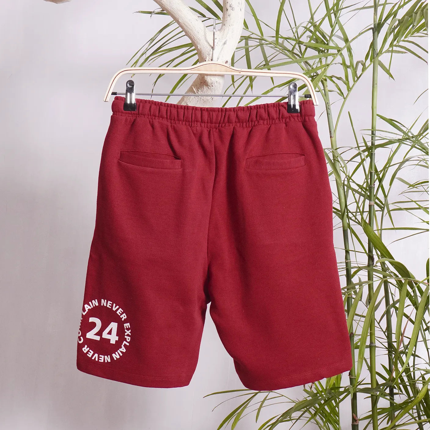 KNITS SHORT WITH NEVER COMPLAIN GRAPHIC PRINT