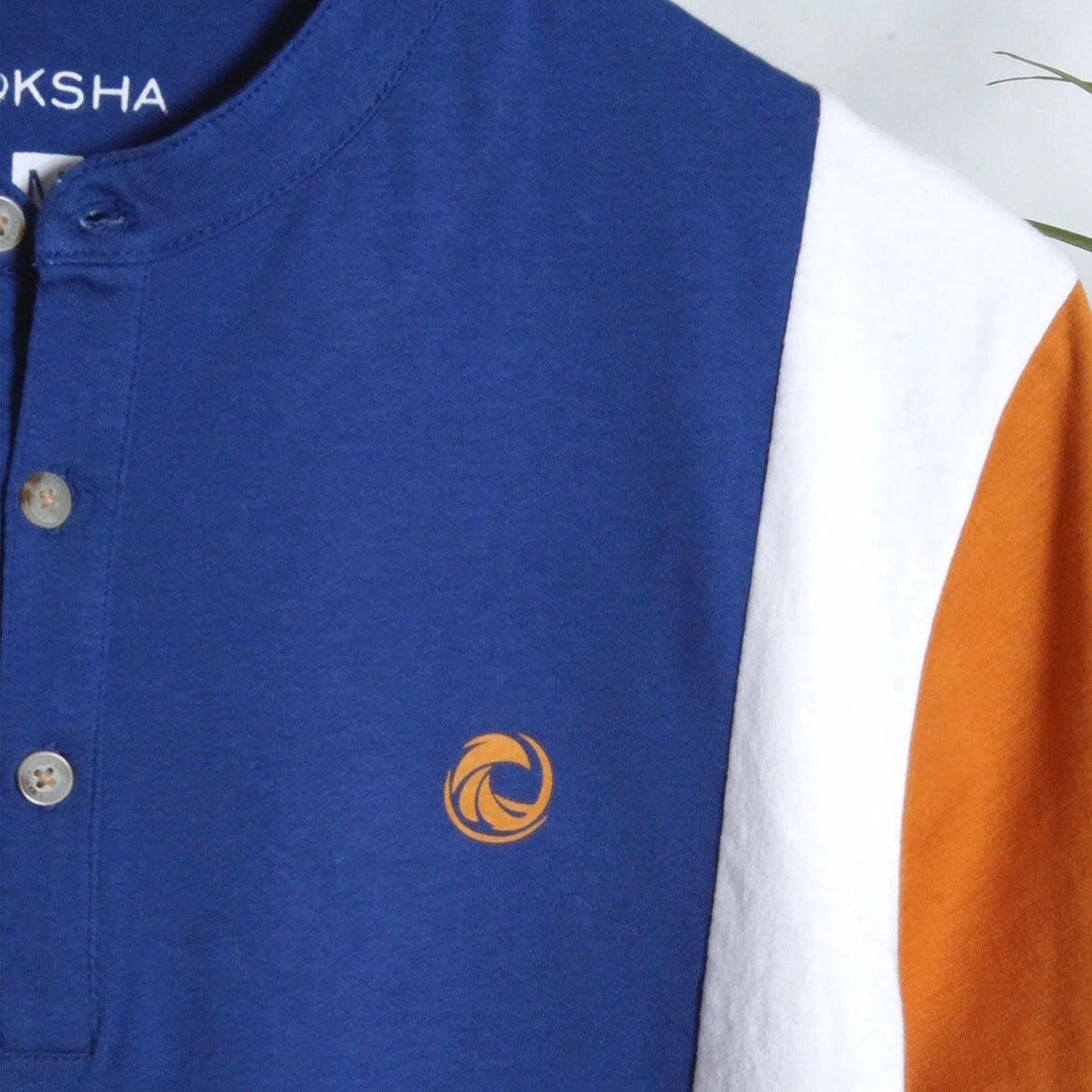 WHITE ORANGE BLUE PANNEL LOGO HENLEY