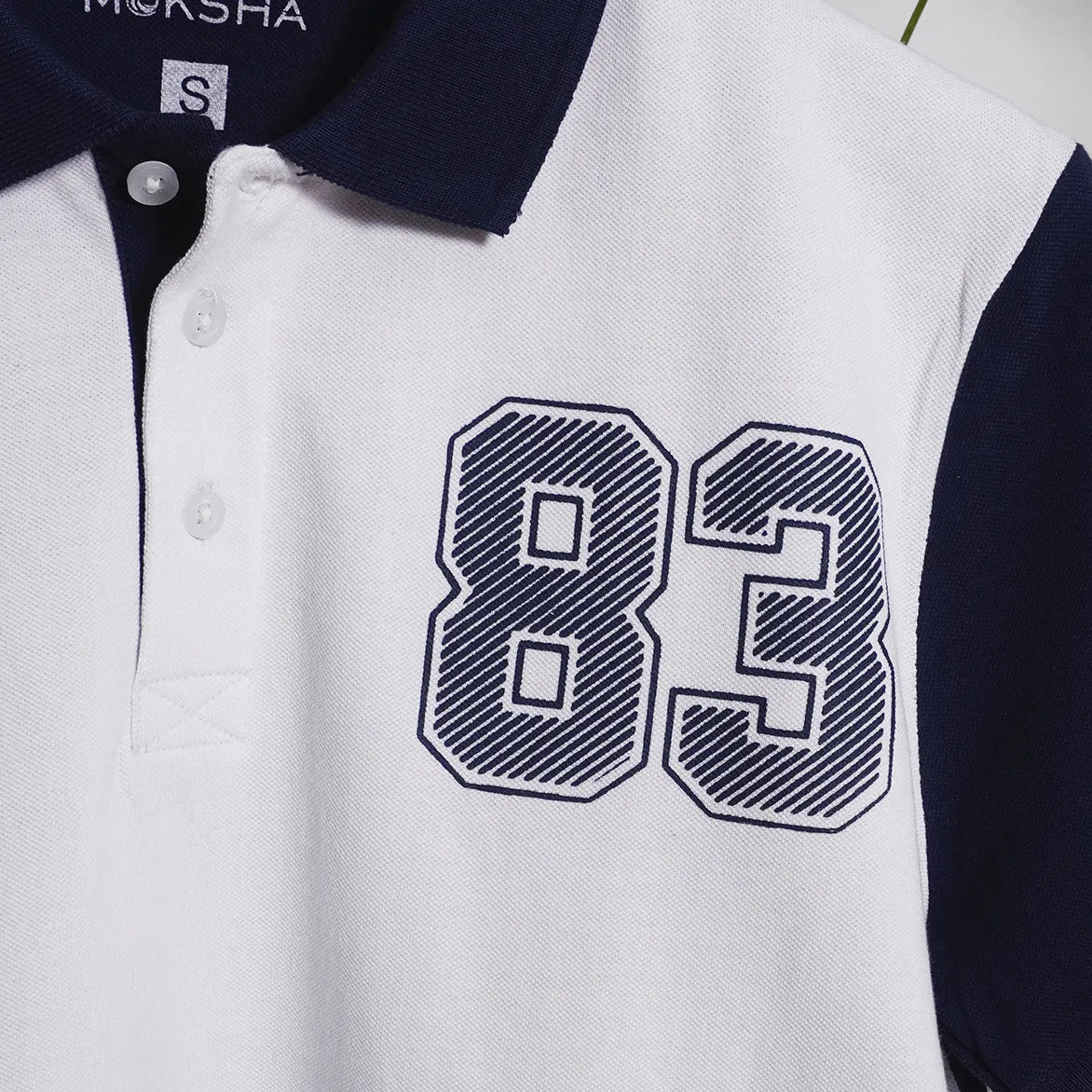 MEN PANEL POLO WITH GRAPHIC PRINT