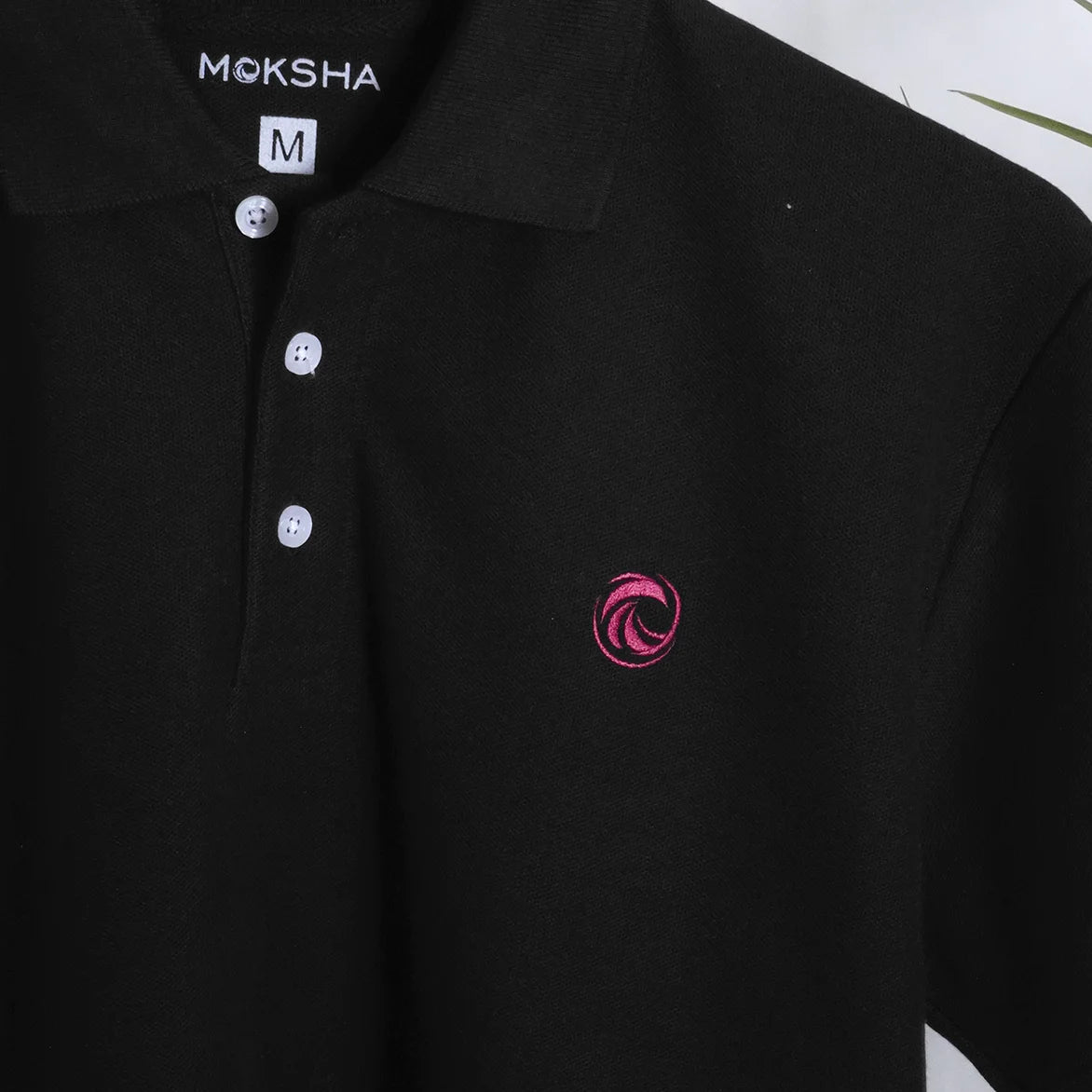 BLACK ESSENTIAL POLO WITH LOG