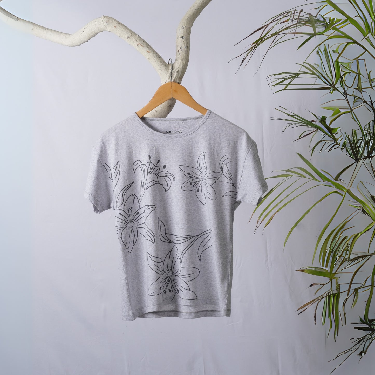 Moonbean Bold Floral Women Graphic Tee