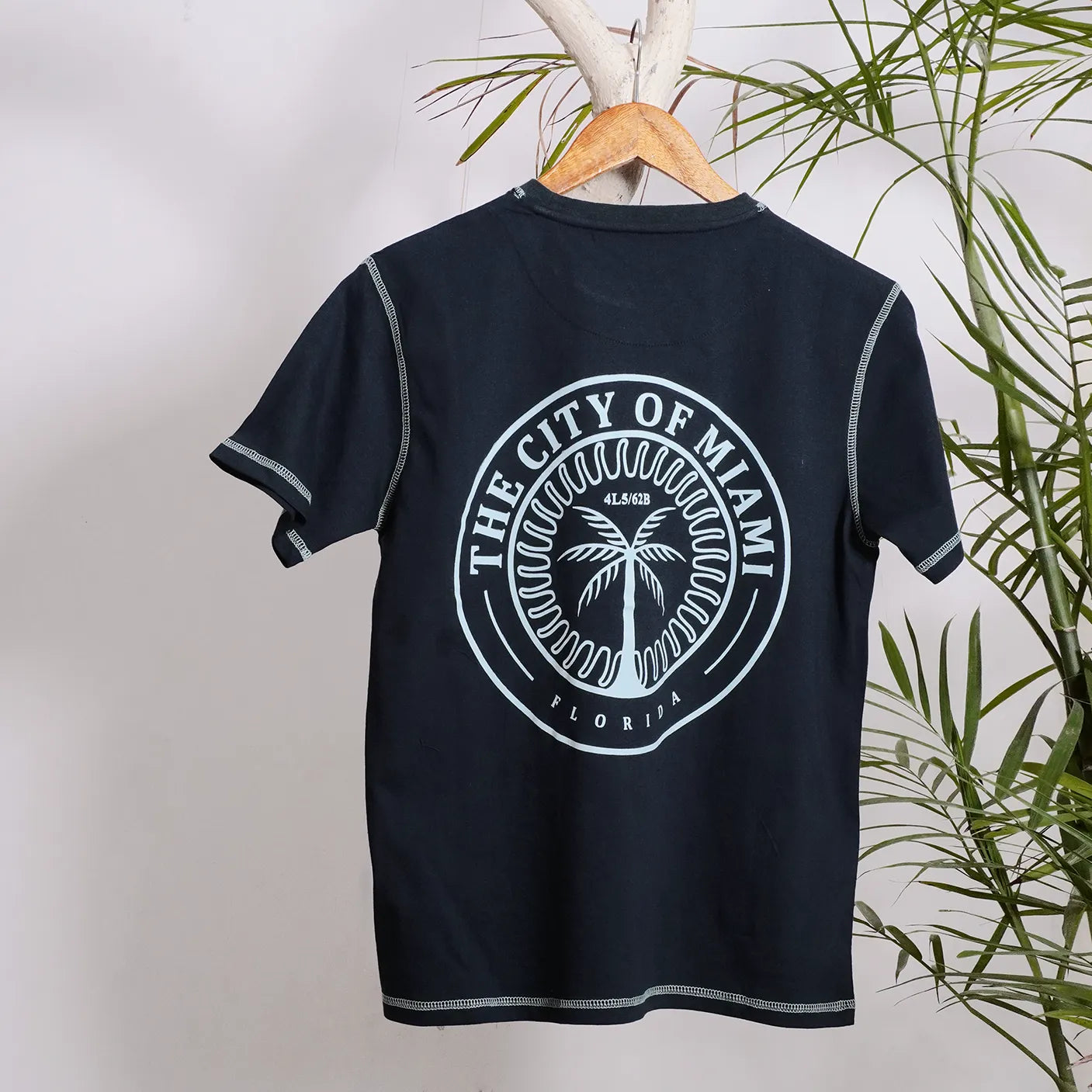 Men Crew Neck T-Shirt with Graphic Print