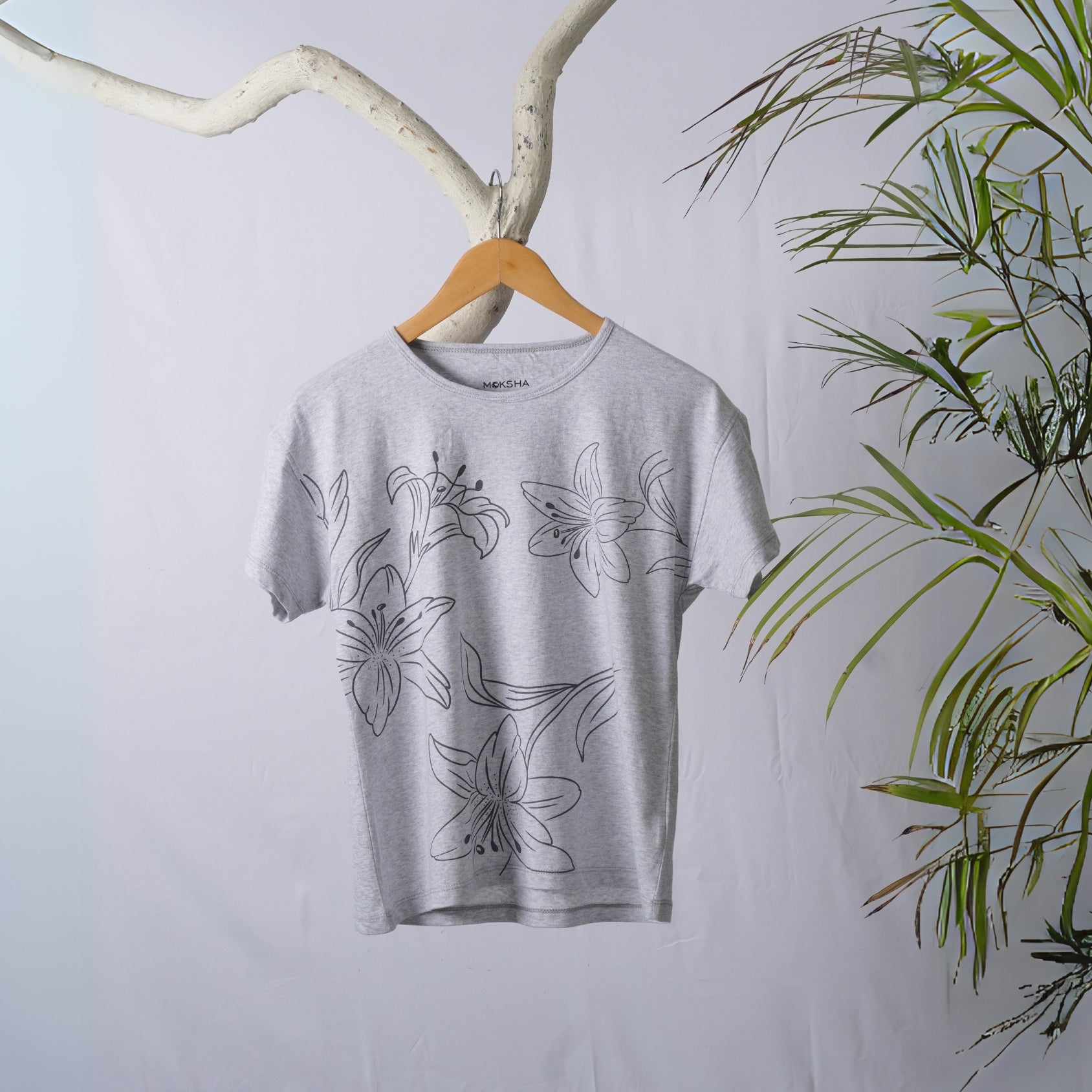 Moonbean Bold Floral Women Graphic Tee
